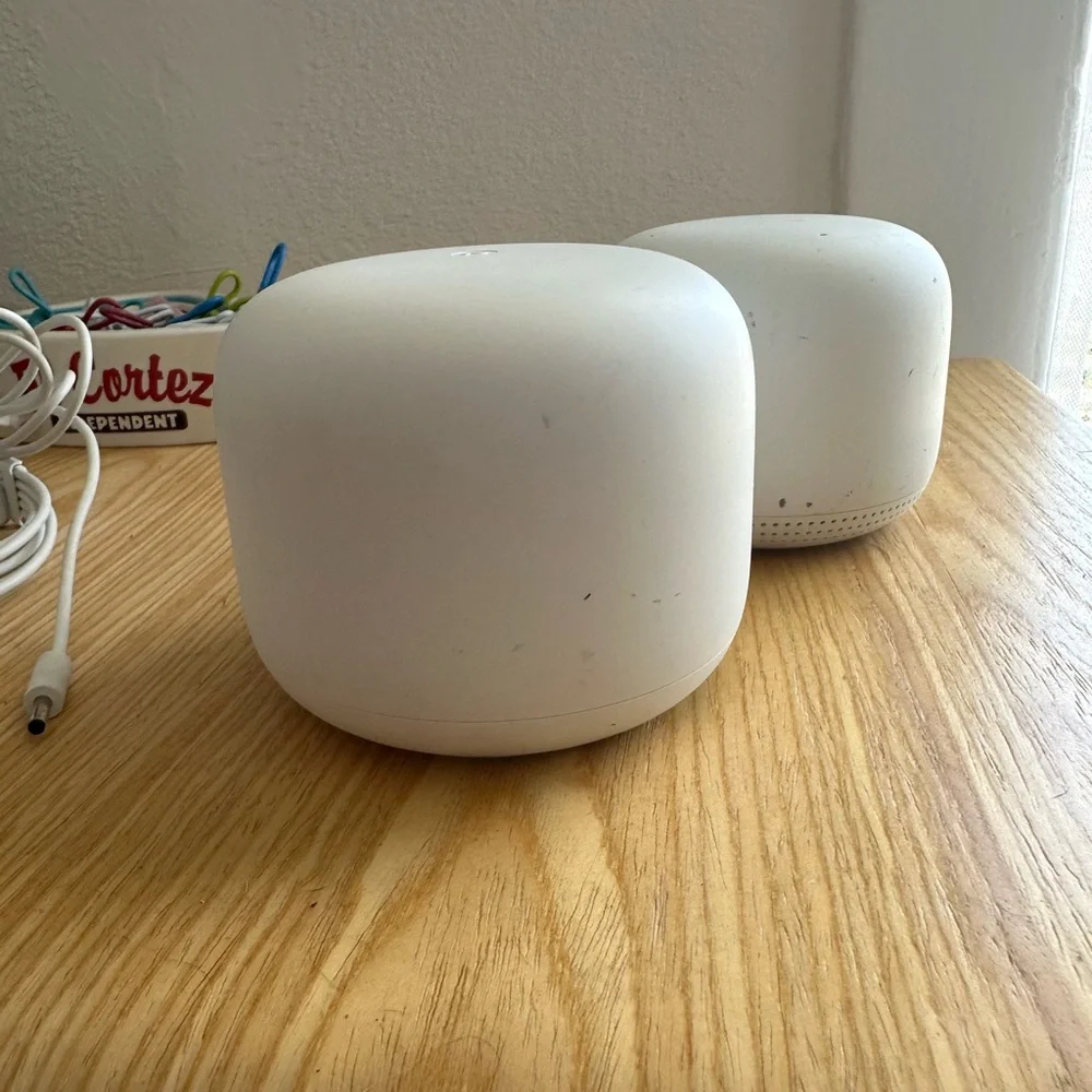 Google Nest Wifi - AC2200 (2nd Gen) Router + Access Point (2-Pack, Snow)